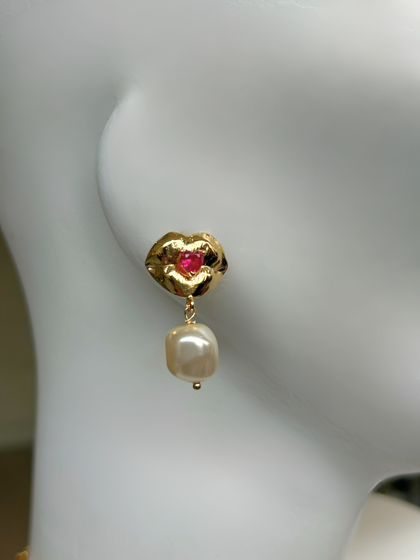 Besos pearl earrings