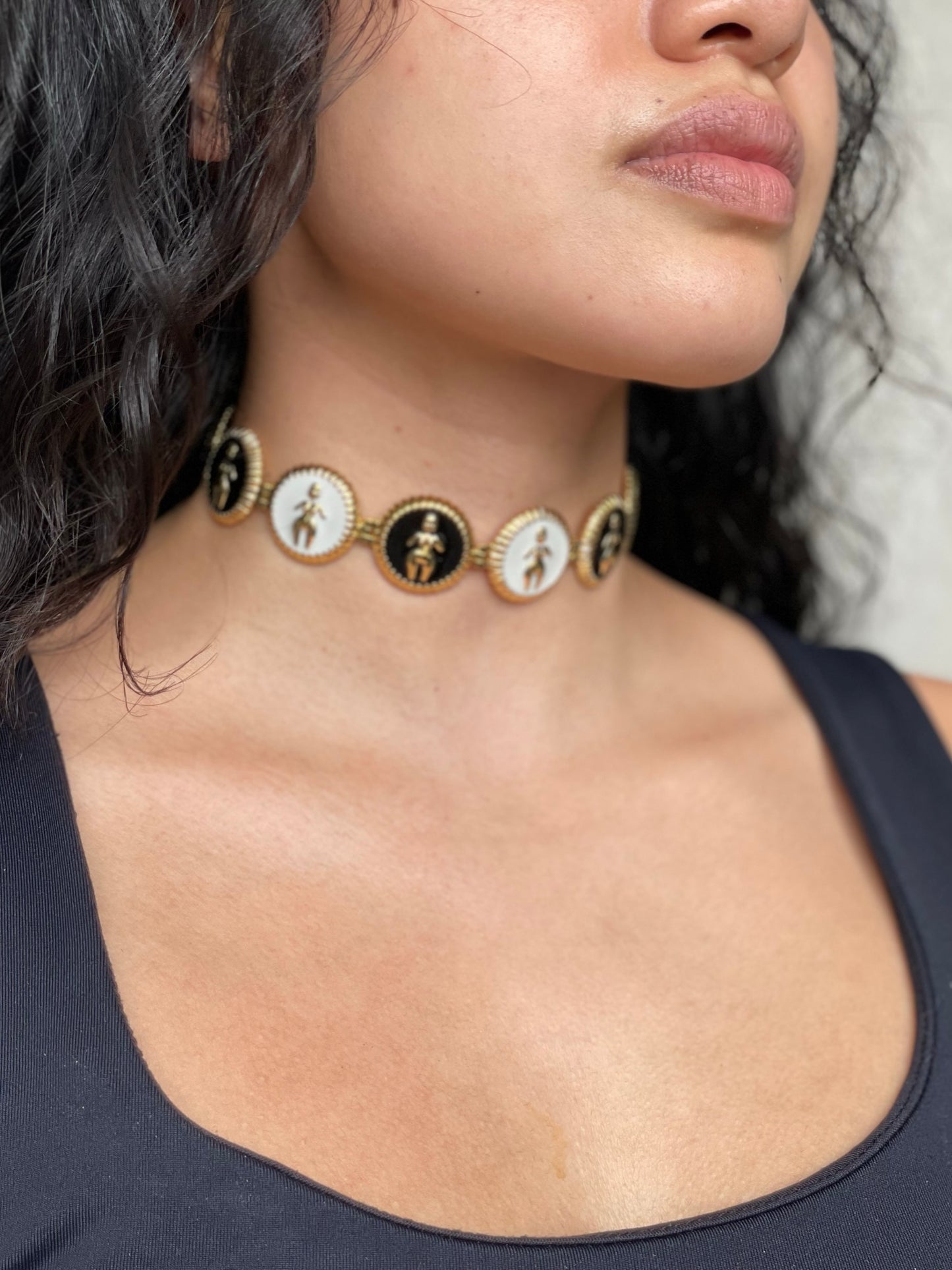 Venus Coin Choker B/W