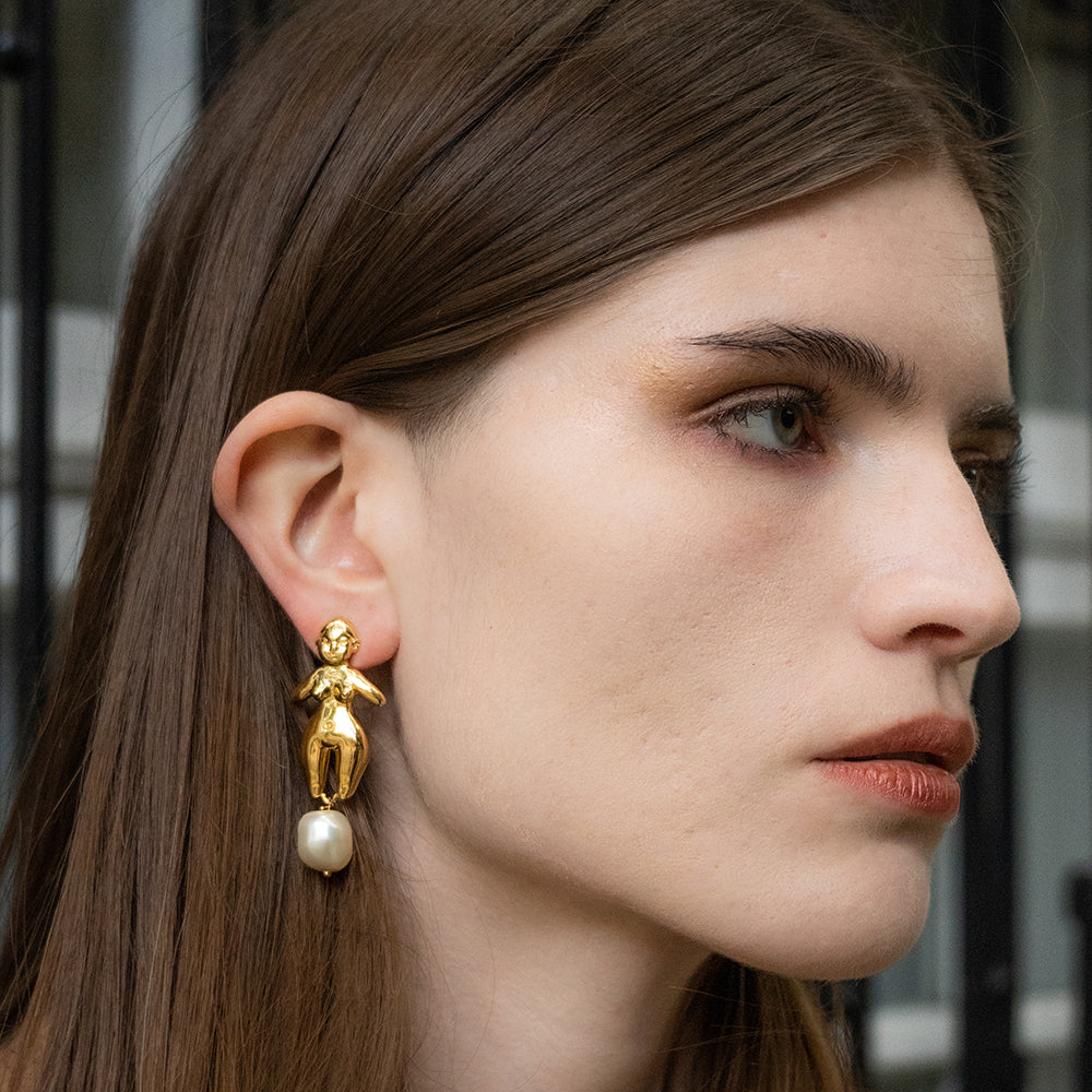 Venus pearl earrings