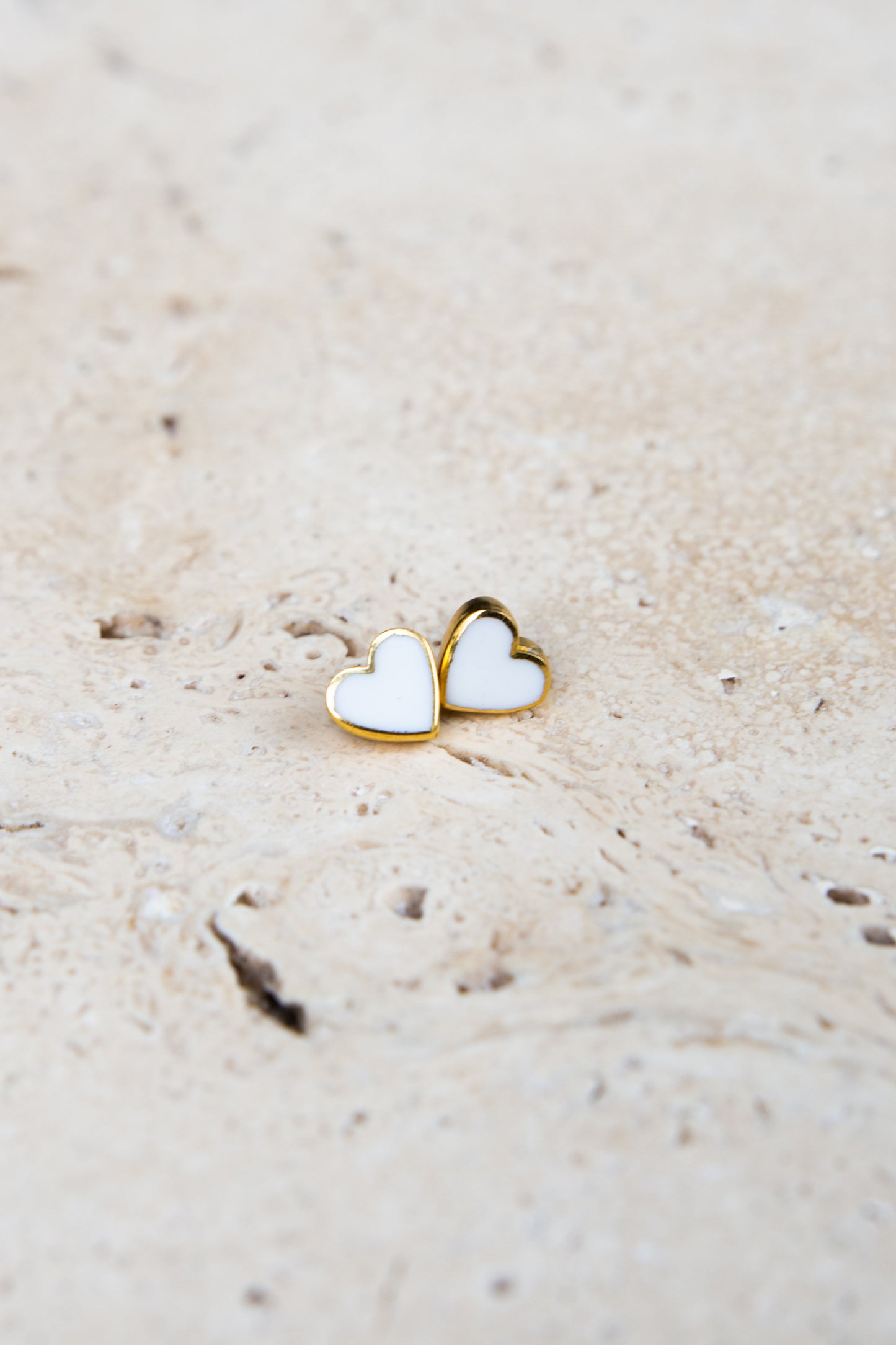 Mini Heart Studs white