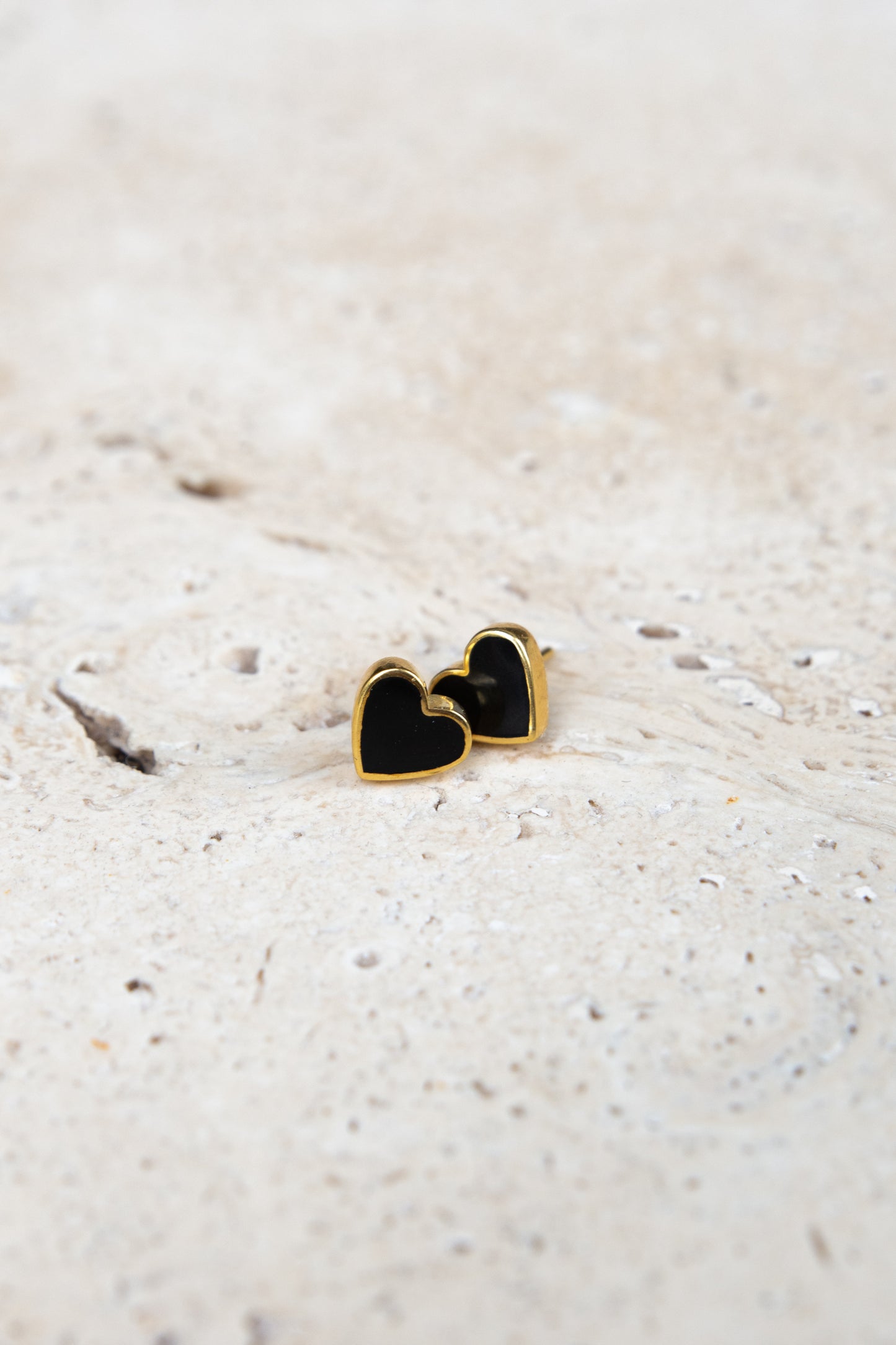 Mini Heart Studs black