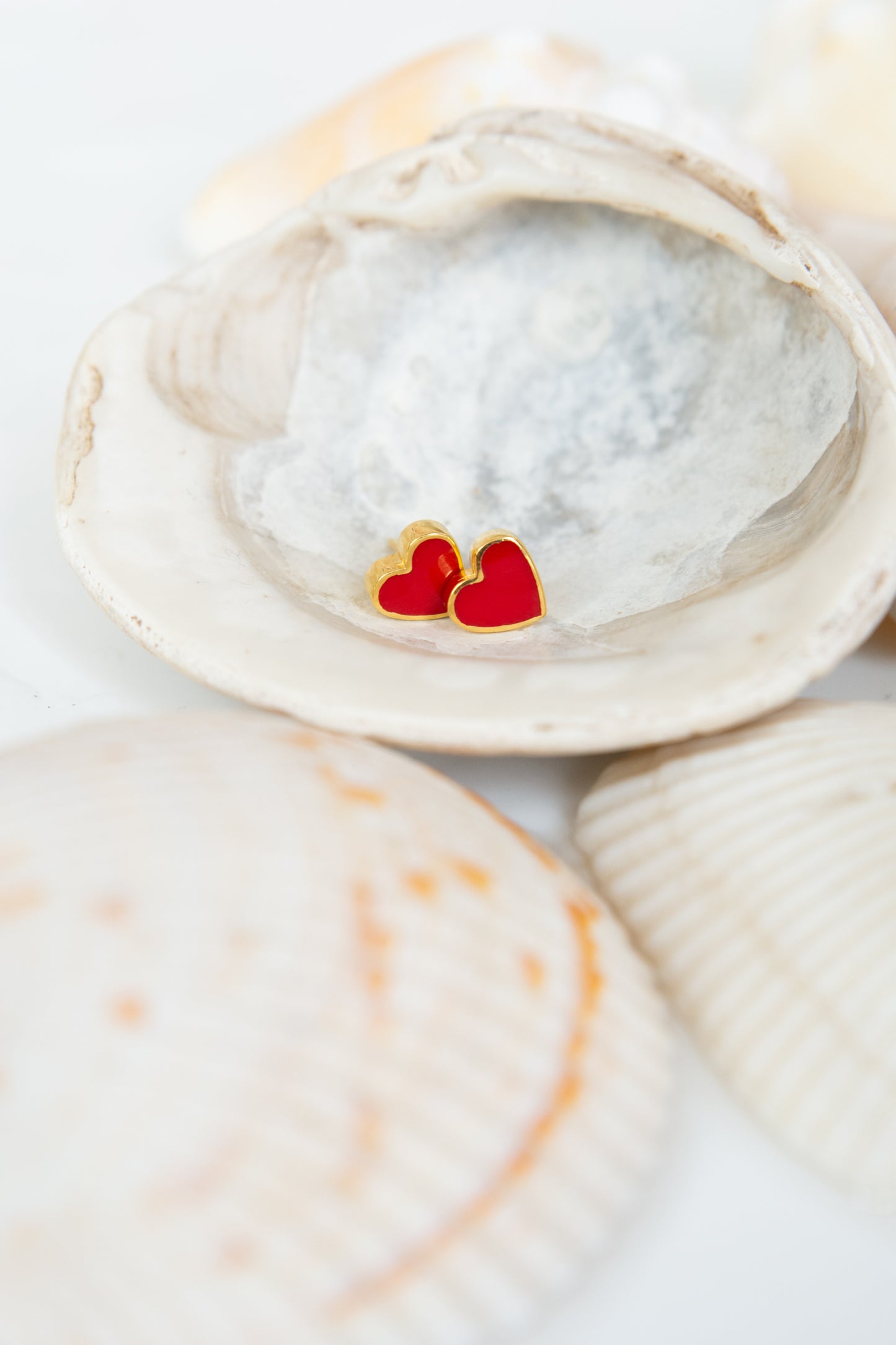 Mini Heart Studs red