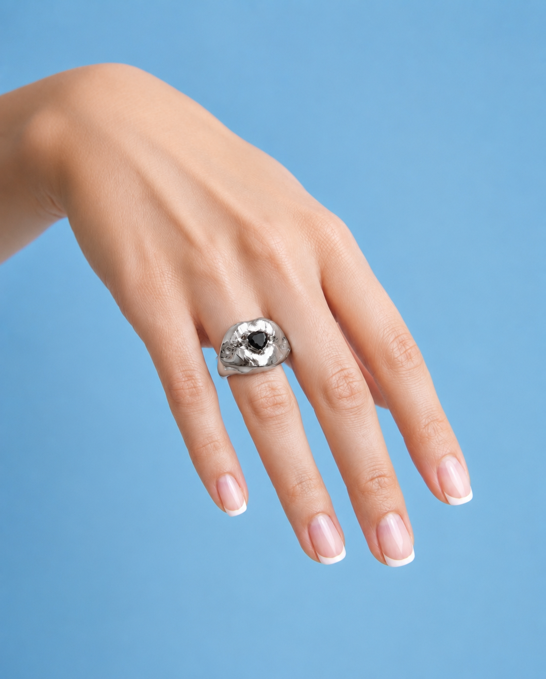Beso Ring · Midnight Collector's Edition