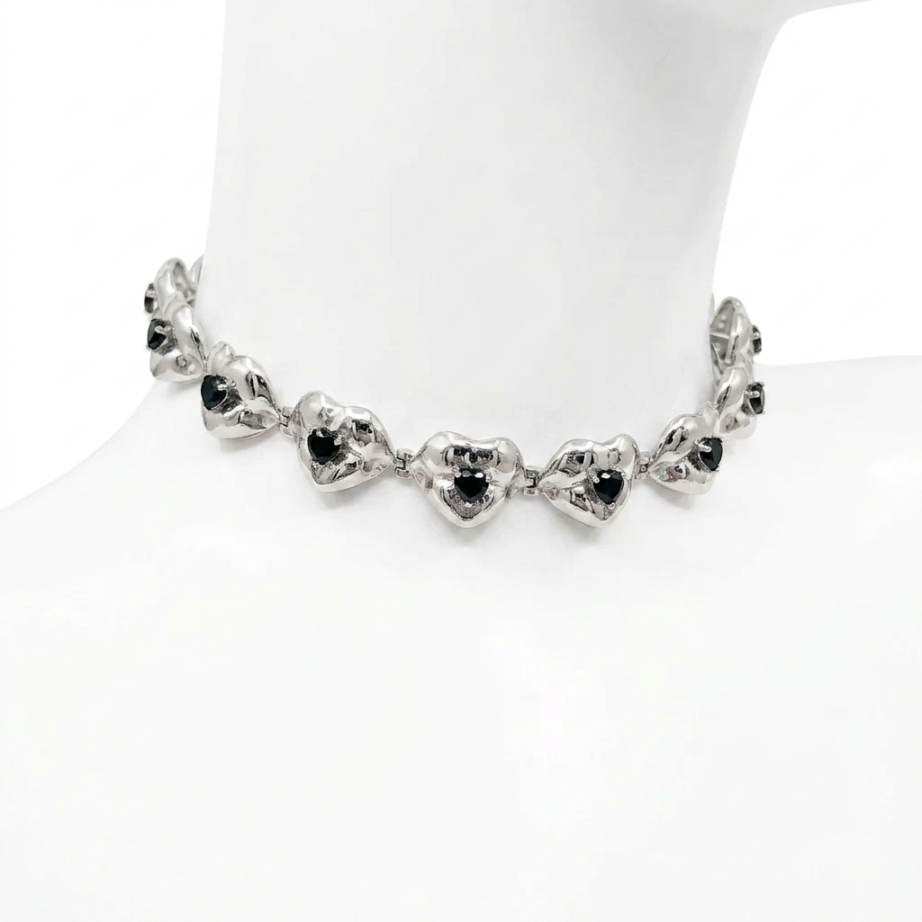 Beso choker  · Midnight Collector's Edition
