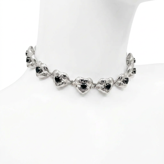 Beso choker  · Midnight Collector's Edition